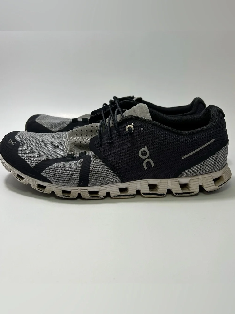 On Cloud 5 Men’s Size 11 Gray Athletic Running Walking Shoes Sneakers Comfort